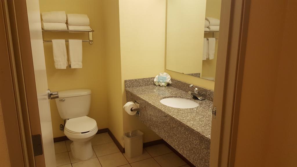 Reddy Hotel Plainview Bagian luar foto