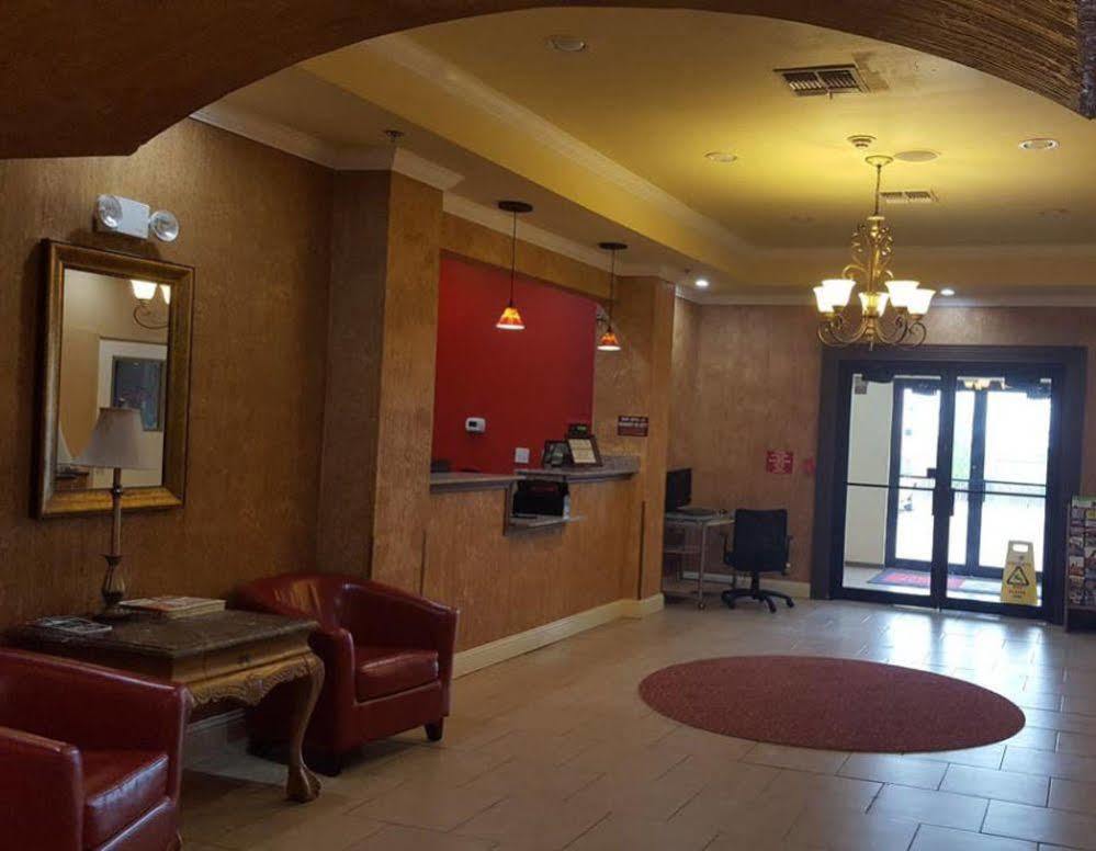 Reddy Hotel Plainview Bagian luar foto